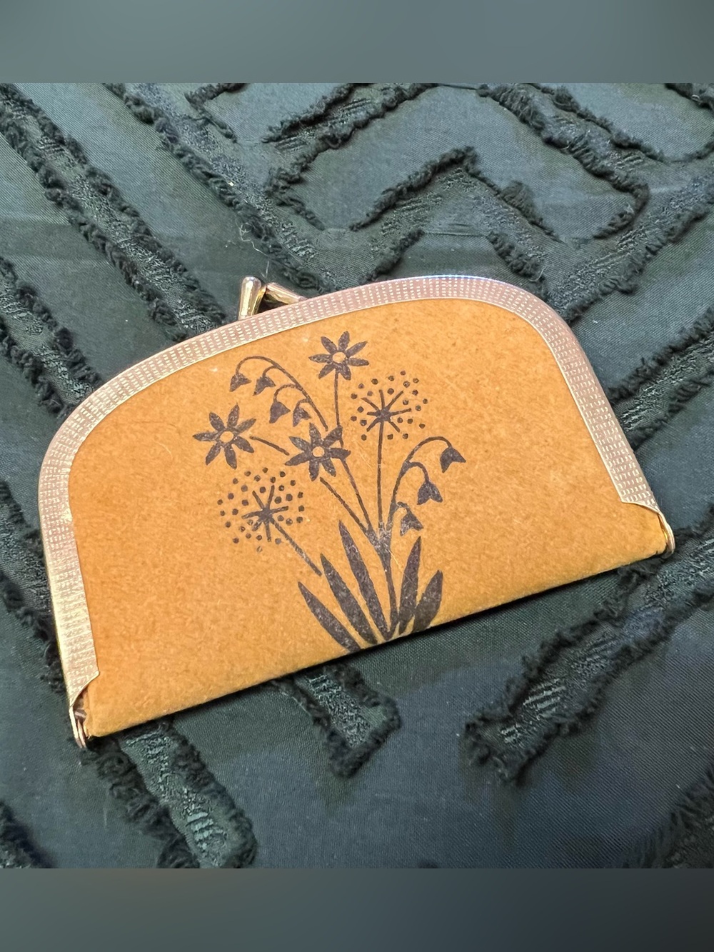 Adorable Vintage Sewing Kit